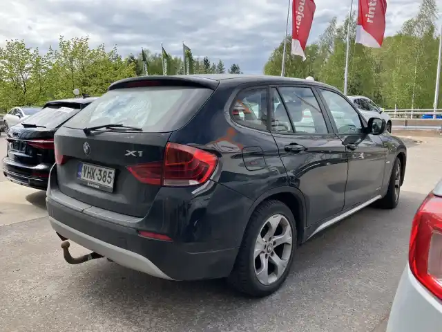 Musta Maastoauto, BMW X1 – YHK-385