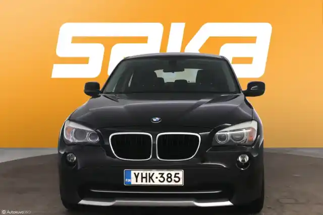Musta Maastoauto, BMW X1 – YHK-385