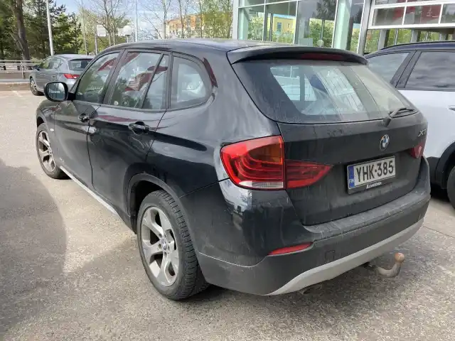 Musta Maastoauto, BMW X1 – YHK-385