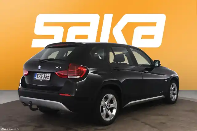 Musta Maastoauto, BMW X1 – YHK-385