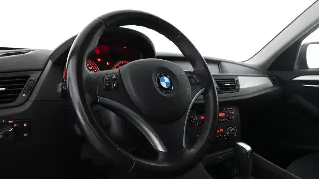 Musta Maastoauto, BMW X1 – YHK-385