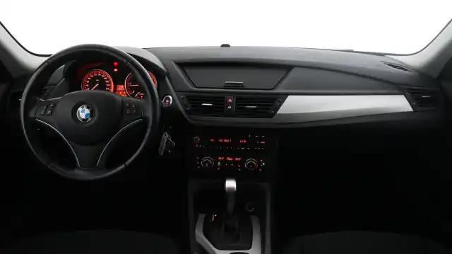 Musta Maastoauto, BMW X1 – YHK-385
