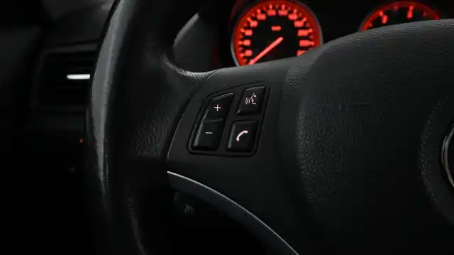 Musta Maastoauto, BMW X1 – YHK-385