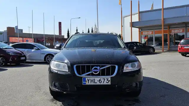 Musta Farmari, Volvo V70 – YHL-673