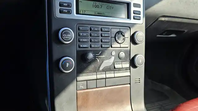 Musta Farmari, Volvo V70 – YHL-673