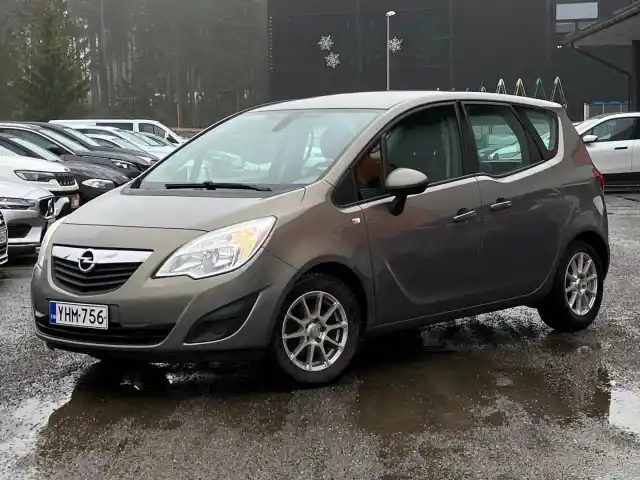 Ruskea Tila-auto, Opel Meriva – YHM-756