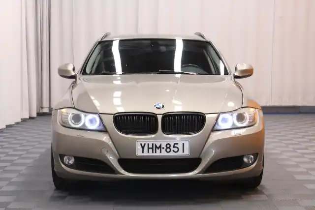 Ruskea Farmari, BMW 318 – YHM-851