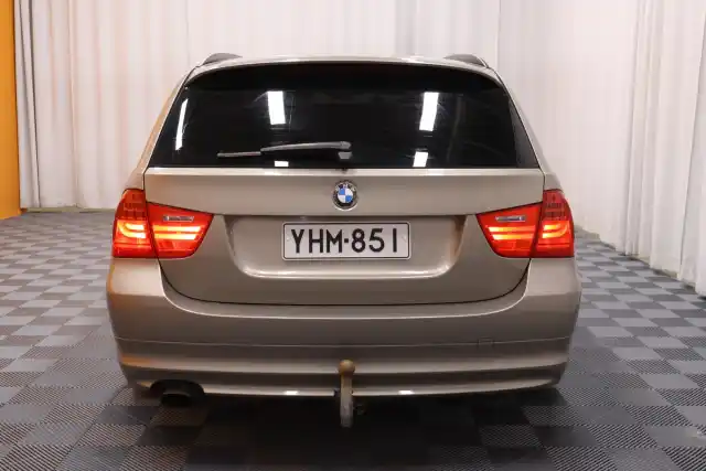 Ruskea Farmari, BMW 318 – YHM-851