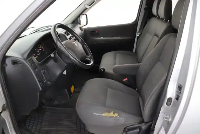 Hopea Pakettiauto, Toyota Hiace – YHN-131