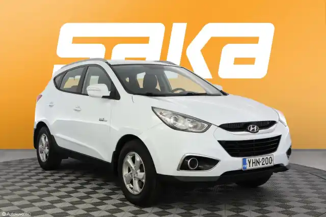 Valkoinen Maastoauto, Hyundai ix35 – YHN-200