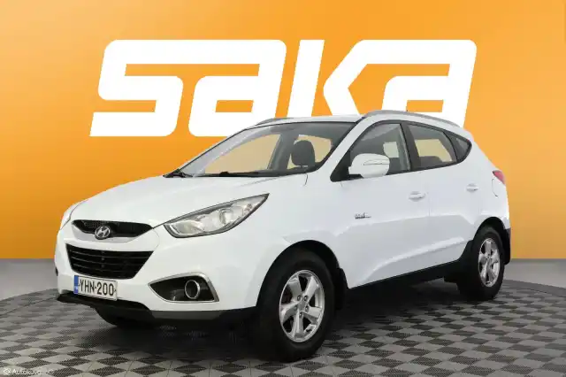 Valkoinen Maastoauto, Hyundai ix35 – YHN-200