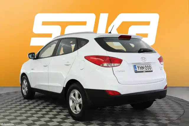 Valkoinen Maastoauto, Hyundai ix35 – YHN-200