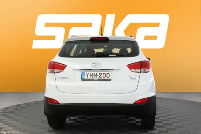 Valkoinen Maastoauto, Hyundai ix35 – YHN-200