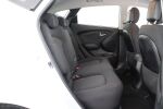 Valkoinen Maastoauto, Hyundai ix35 – YHN-200, kuva 14