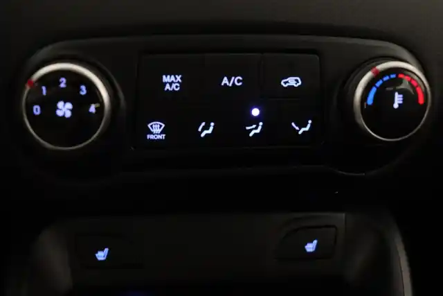 Valkoinen Maastoauto, Hyundai ix35 – YHN-200