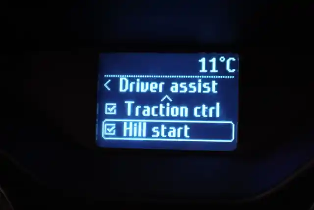 Sininen Tila-auto, Ford C-Max – YHN-339