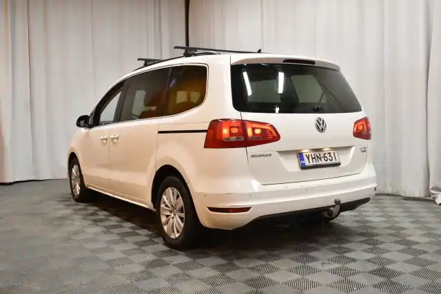 Valkoinen Tila-auto, Volkswagen Sharan – YHN-631