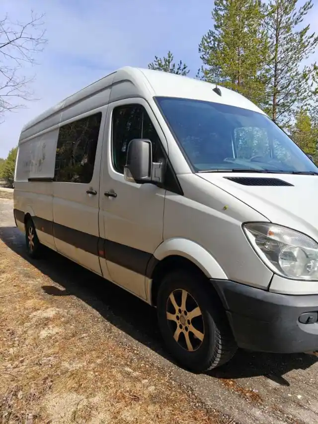 Valkoinen Matkailuauto, Mercedes-Benz Sprinter – YHN-925