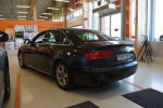 Harmaa Sedan, Audi A4 – YHO-768, kuva 2