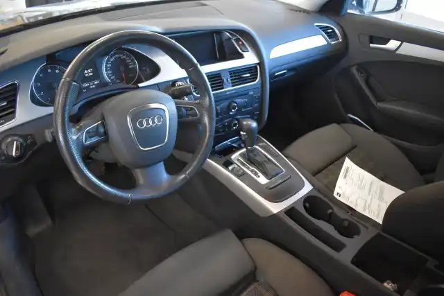 Harmaa Sedan, Audi A4 – YHO-768