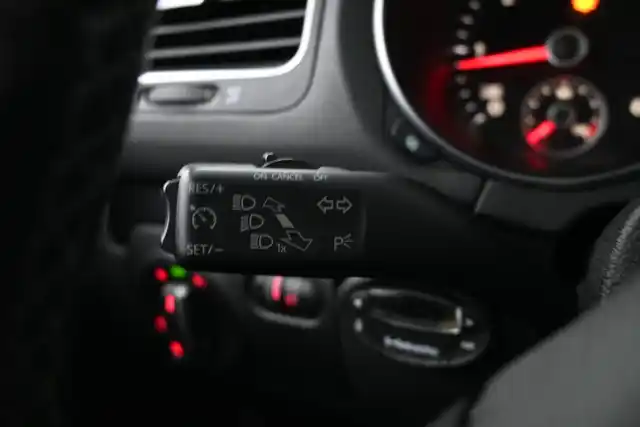 Harmaa Farmari, Volkswagen Golf – YHO-846