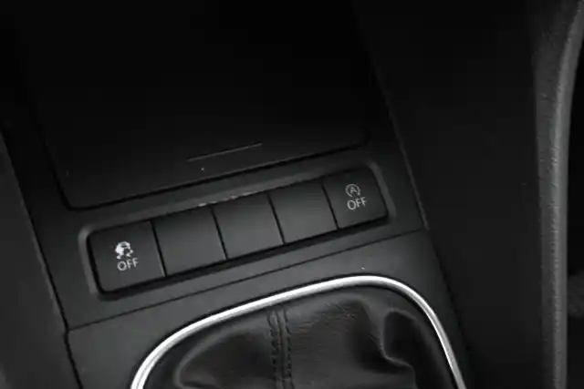 Harmaa Farmari, Volkswagen Golf – YHO-846
