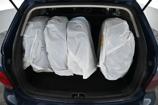 Harmaa Farmari, Volkswagen Golf – YHO-846