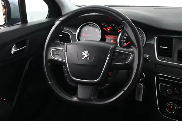 Sininen Sedan, Peugeot 508 – YHP-545