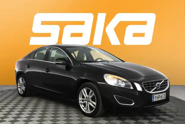 Musta Sedan, Volvo S60 – YHP-613