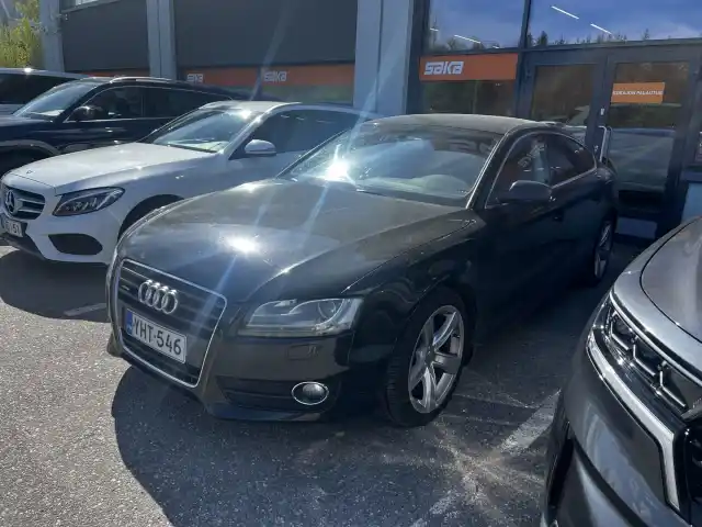 Musta Viistoperä, Audi A5 – YHT-546
