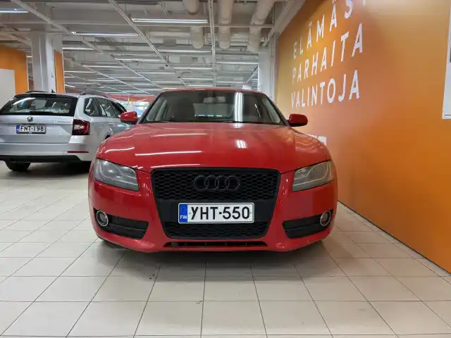 Punainen Viistoperä, Audi A5 – YHT-550