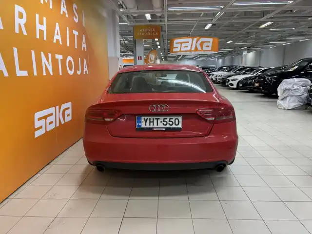 Punainen Viistoperä, Audi A5 – YHT-550
