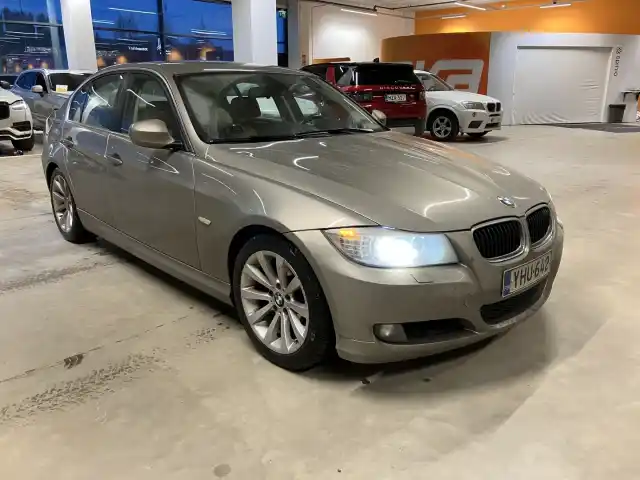 Ruskea (beige) Sedan, BMW 318 – YHU-642