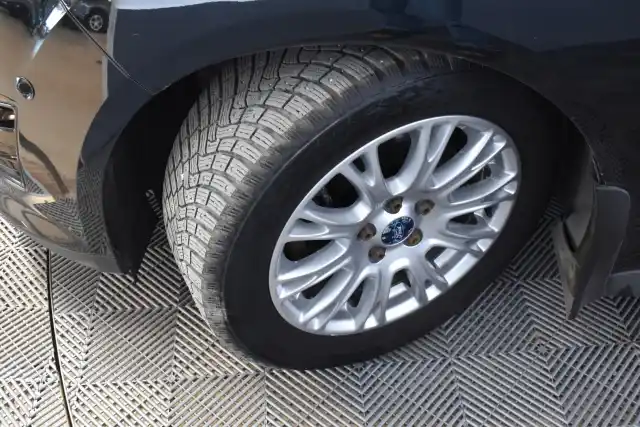 Musta Tila-auto, Ford C-Max – YHU-722