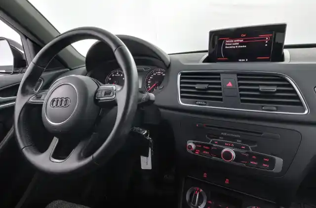 Musta Maastoauto, Audi Q3 – YHV-738