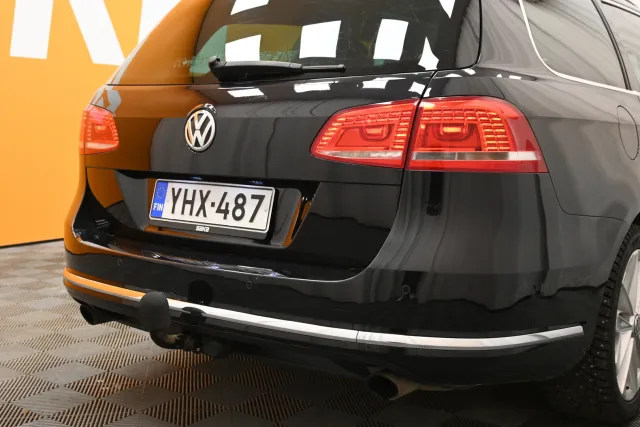 Musta Farmari, Volkswagen Passat – YHX-487