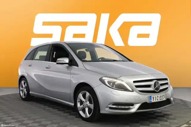 Harmaa Tila-auto, Mercedes-Benz B – YIC-227