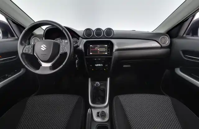 Harmaa Viistoperä, Suzuki Vitara – YIC-659