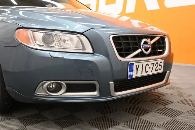 Sininen Farmari, Volvo V70 – YIC-725