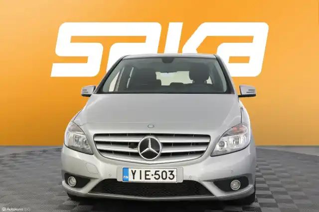 Harmaa Tila-auto, Mercedes-Benz B – YIE-503