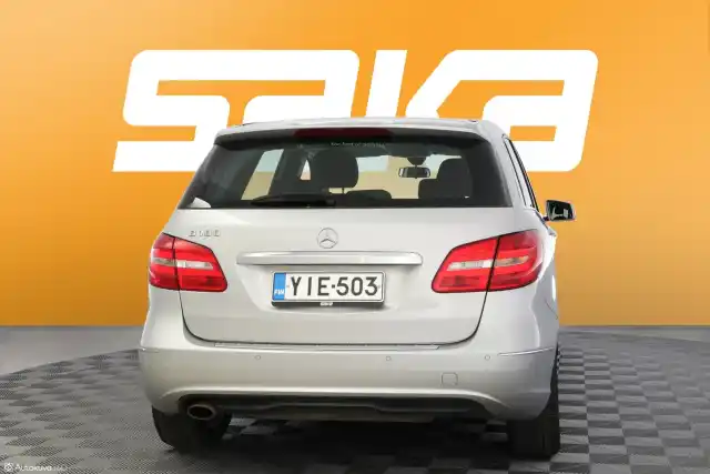 Harmaa Tila-auto, Mercedes-Benz B – YIE-503