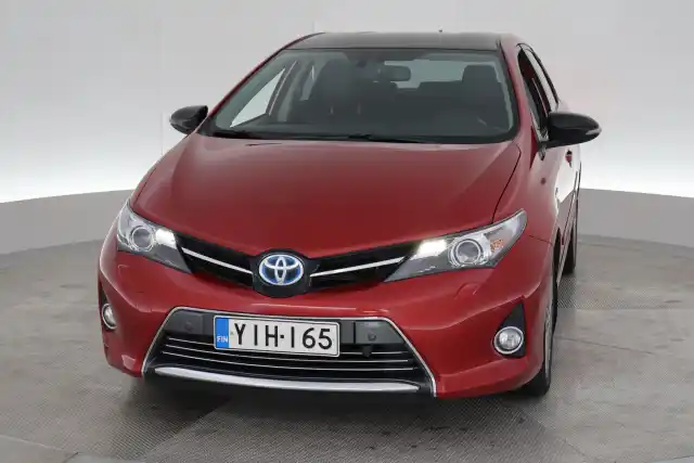 Punainen Viistoperä, Toyota Auris – YIH-165