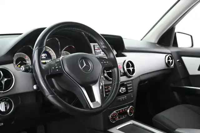 Musta Maastoauto, Mercedes-Benz GLK – YIH-572