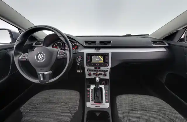 Ruskea Farmari, Volkswagen Passat – YII-622