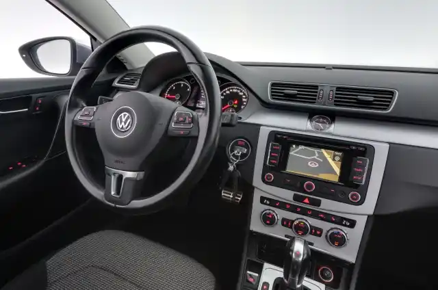 Ruskea Farmari, Volkswagen Passat – YII-622