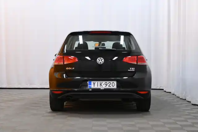 Musta Viistoperä, Volkswagen Golf – YIK-920