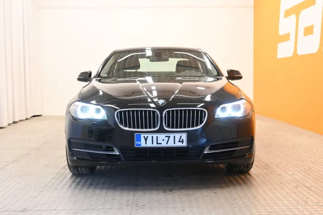 Musta Sedan, BMW 520 – YIL-714
