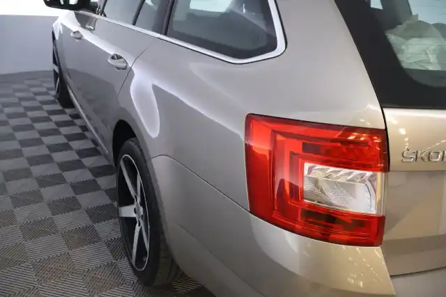 Beige Farmari, Skoda Octavia – YIM-531