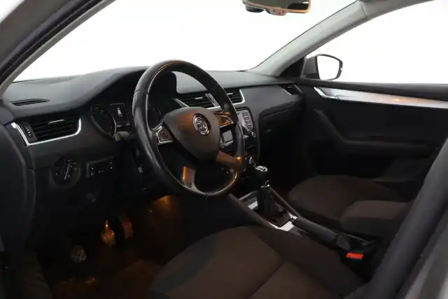 Beige Farmari, Skoda Octavia – YIM-531