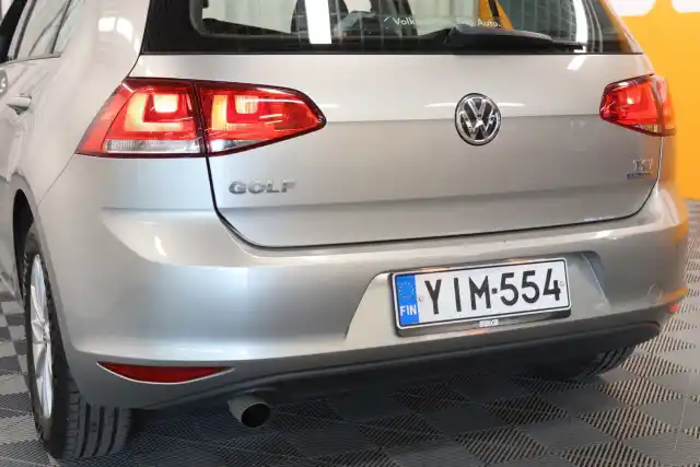 Harmaa Viistoperä, Volkswagen Golf – YIM-554